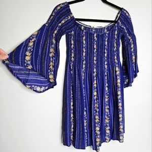 Fun on or off the shoulder dress with flared sleeves